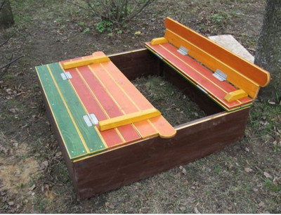 Sandbox cu mâinile proprii - cu un capac și bănci pentru copii și adulți