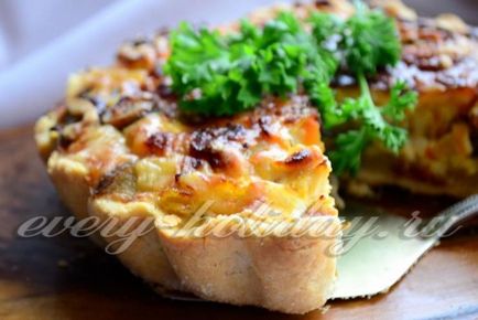 Pie-fanyar gombával, csirkével és sajttal recept