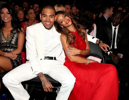 A plasztikai sebészet Rihanna haja Rihanna - 300 (műveletek) A plasztikai sebészet Rihanna haja Rihanna - 300