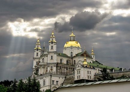 Чому не можна фотографуватися на тлі церкви