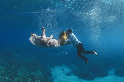 Ședință foto subacvatică uimitoare cu ocazia angajamentului
