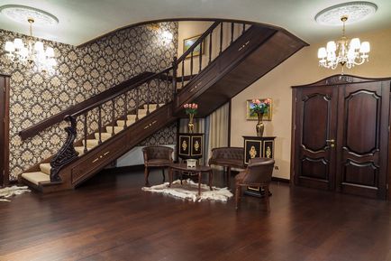 Передпокій зі сходами фото на другий поверх коридор в клітку і шафи, дизайн інтер'єру в приватному будинку