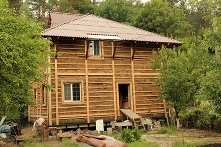 Szakmai házak építése szalmából készült Ukrajnában