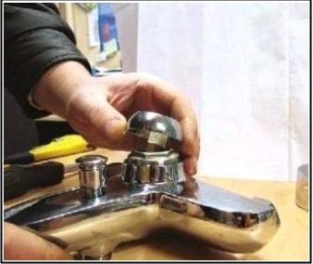 Javítása a labda műbillentyű a felszálló, miért razhavaya folyóvíz a konyhában