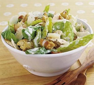 Retetele de salata de Caesar sunt concepute pentru fiecare gust