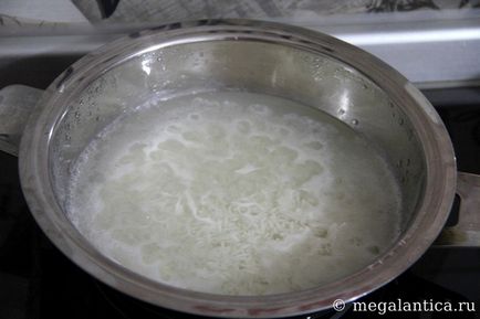 O rețetă pentru un fel de mâncare de Craciun făcut din orez, megalantha