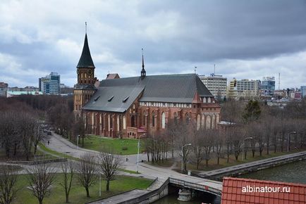 Halászfalu és Jubilee Bridge Kalinyingrád nyílik a világítótorony fotók (halászfalu) Halászfalu és Jubilee Bridge Kalinyingrád kilátás a világítótorony fotó