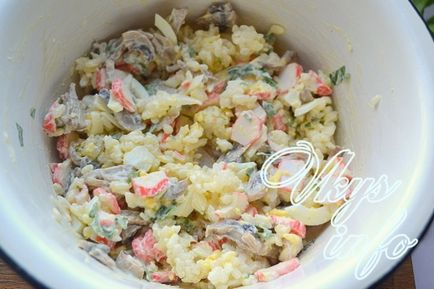 Salată cu pahare de conserve și cârje de crab, rețetă cu fotografie