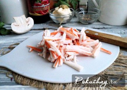 Salata cu bastoane de crab și ciuperci - rețetă cu fotografie