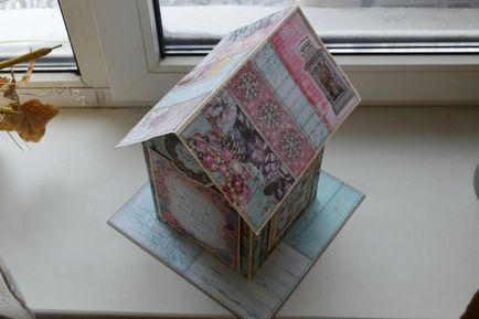 Казковий новорічний будиночок з паперу