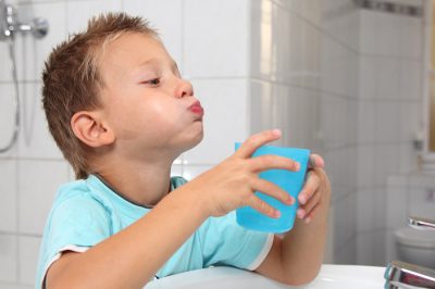 Сухий кашель у дитини ніж лікувати, причини, застосування сиропів і препаратів