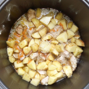 Свинина з картоплею, рецепти для мультиварки