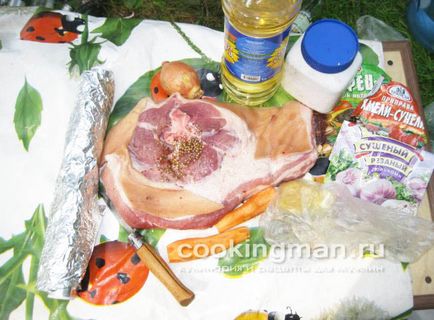 Carne de porc coaptă în folie sub foc - gătit pentru bărbați