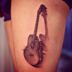 Tatuaj chitara
