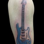Chitara tatuaj pe valoare de mână, schițe și fotografie de inspirație (chitară) Tattoo chitara pe valoare de mana, schite si fotografii inspirationale