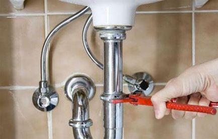 Tehnologia instalatiilor sanitare pentru repararea unui apartament - instalarea unui mixer, scurgere