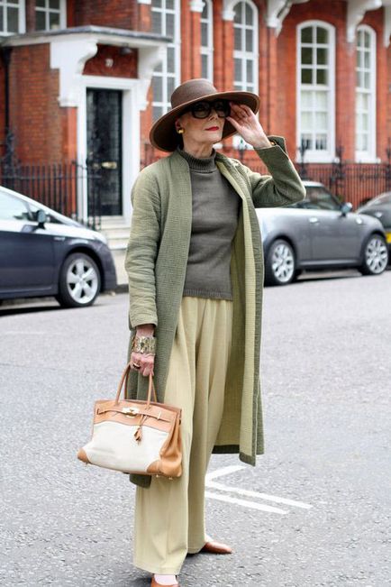 Top 9 sfaturi de stilist pentru alegerea sacilor pentru femei de vârstă elegantă