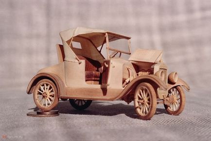 Modele uimitoare la scară de mașini din lemn de la Alexei