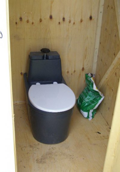 Унітаз для дачі - вибір, установка і особливості експлуатації дачного туалету