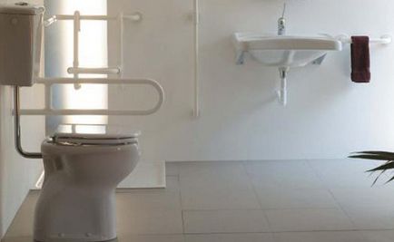 WC mozgáskorlátozottak adaptációk kapaszkodóval és béléssel