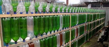 Kerítés a fedelek és kupakok műanyag palackok