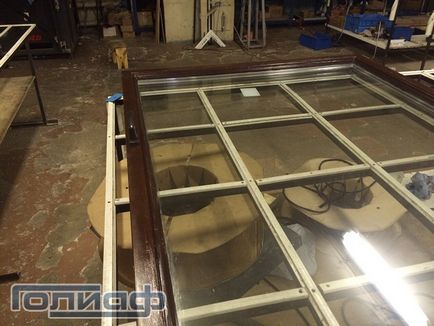 Înlocuirea și repararea geamurilor cu geam termopan în ferestre din lemn de la Moscova