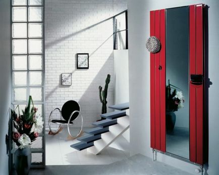 A tükör a teremben Feng Shui létre egy harmonikus design (tükör) A tükör a teremben Feng Shui létre egy harmonikus kialakítás