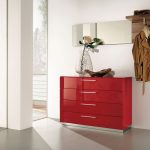 A tükör a teremben Feng Shui létre egy harmonikus kialakítás (Make a hátulról megvilágított tükör) A tükör a teremben Feng Shui létre egy harmonikus kialakítás