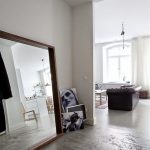 A tükör a teremben Feng Shui létre egy harmonikus design (tükör) A tükör a teremben Feng Shui létre egy harmonikus kialakítás