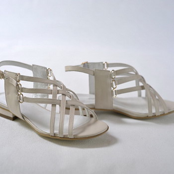 Жіночі сандалі в грецькому стилі фото високих моделей грецької взуття