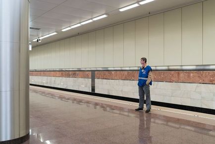 Umbrela și încărcarea pentru gadget-uri - cum este amenajat stația de metrou 