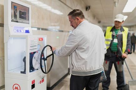 Umbrela și încărcarea pentru gadget-uri - cum este amenajat stația de metrou 