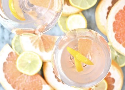 11 moduri de a economisi vin ieftin și de a impresiona oaspeții cu cocktail-uri uimitoare