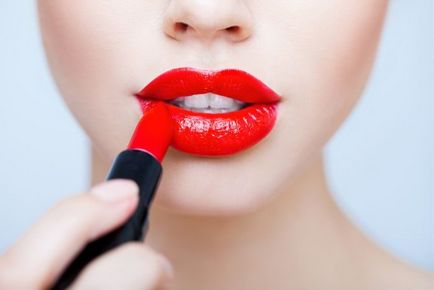 7 Ruj de buze, care trebuie să fie în geanta ta cosmetică