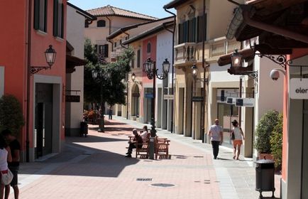 Outlet Firenze - bevásárlás Barberino Outlet üzletek, a plázában, Prada