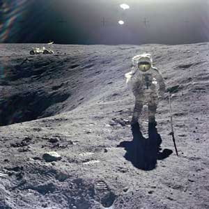 Az amerikaiak a Holdon képeket és fényképeket - miért ne árnyékolja le a szénfekete