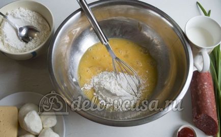 Clatite cu cârnați, brânză și roșii (12 fotografii)