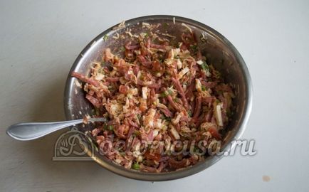 Млинці з ковбасою, сиром і помідорами (12 фото)