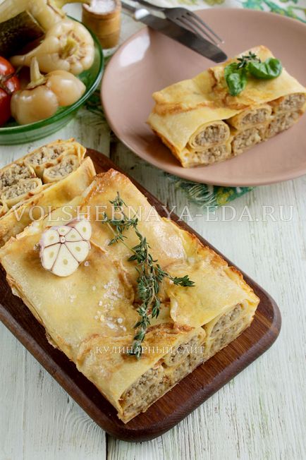 Palacsinta torta csirkével és gombával