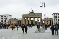 Poarta Brandenburgului, călătoresc singur