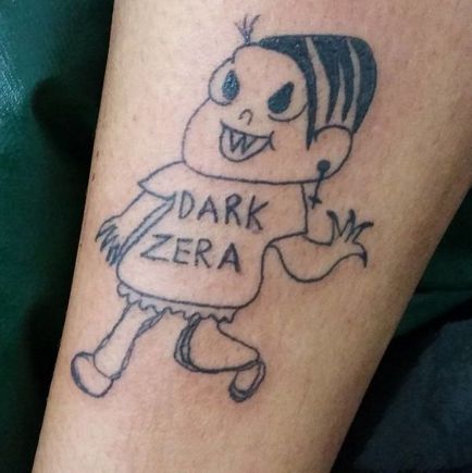Braziliană tânără doamnă tatuaje urât urât, dar clienții ei ca.