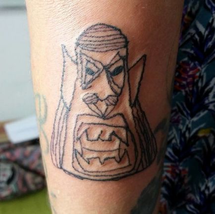 Braziliană tânără doamnă tatuaje urât urât, dar clienții ei ca.