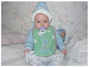 Mi törölje arcát egy újszülött, anyák a baba (újszülött) Mi törölje arcát egy újszülött, anyák a gyermekek