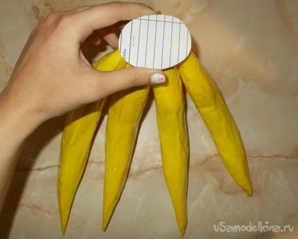 Banana decorative din papier-mache