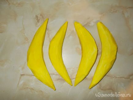 Banana decorative din papier-mache