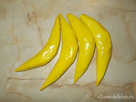 Banana decorative din papier-mache