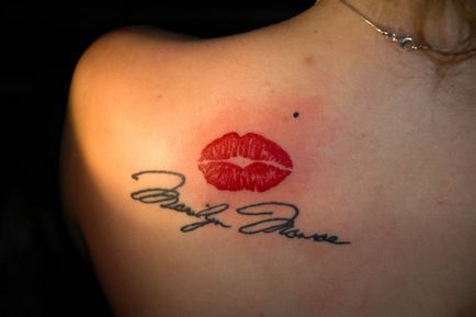 Fotografie și valoarea sărutului tatuaj