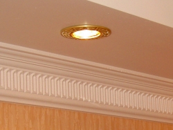 Галогенові світильники на стелю, все їх плюси і мінуси, АВЕНТА - сучасні натяжні стелі