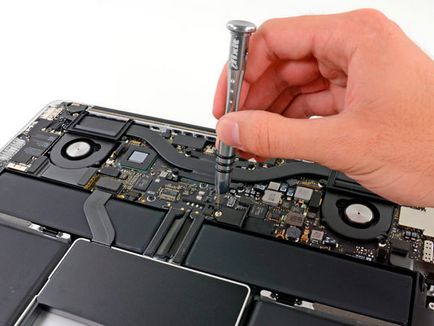 IFixit szétszerelt a 13-es MacBook Pro retina kijelző