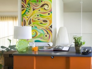 Interiorul biroului cu mâinile noastre combină mobilierul cu vegetația în designul interior, batik și cu mine